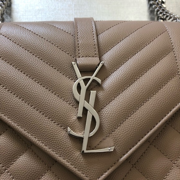 YSL MEDIUM ENVELOPE IN QUILTED GRAIN DE POUDRE LEATHER IN GREAT CONDITION. - Picture 2 of 9